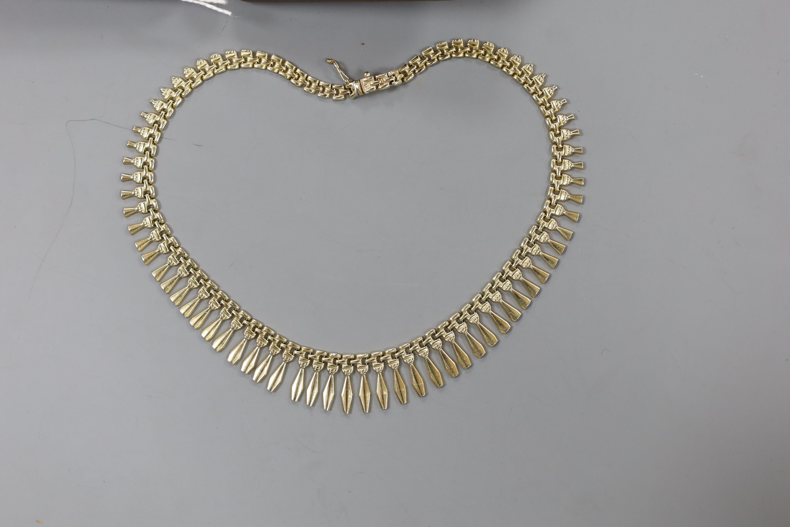 A modern Italian 9kt choker fringe necklace, 34cm